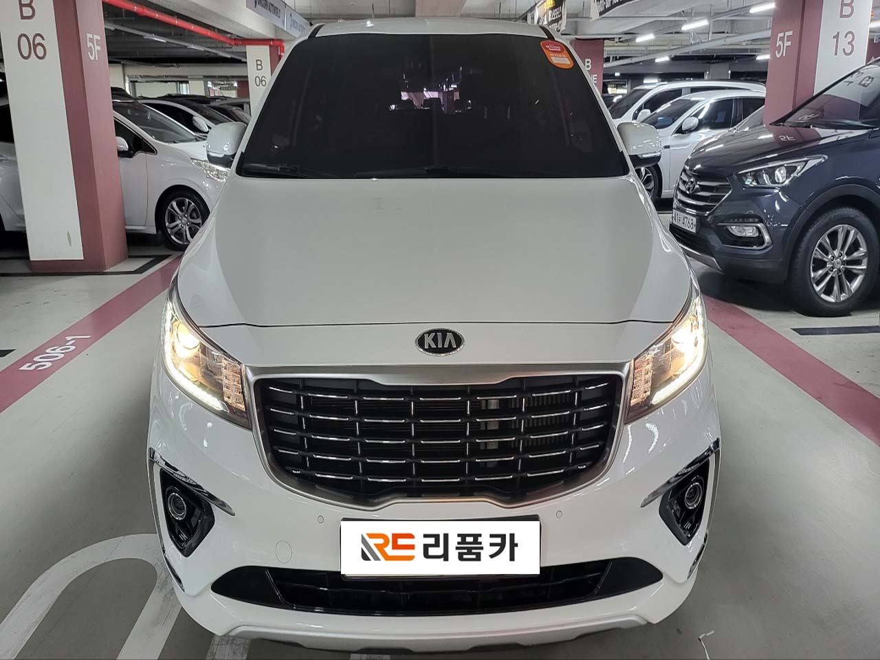 활용도 높은 19년식 더뉴카니발 중고차